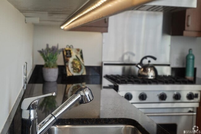 Building Photo - 207 King St Unit #510 Rental
