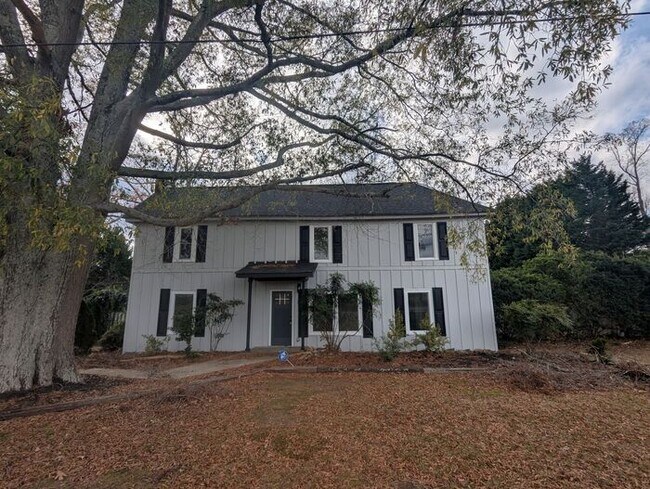 Beautiful 4BD/3BA Home in Hickory - Beautiful 4BD/3BA Home in Hickory