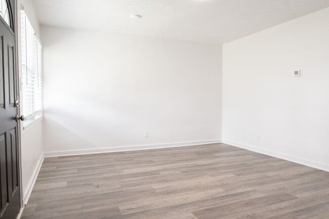 Photo - Newly Renovated 2BR Townhouse Midland, PA! W/ AC!