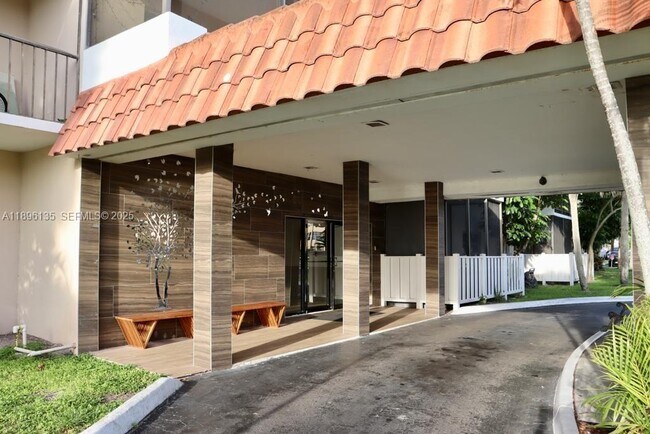 Photo - 4164 Inverrary Dr Unit 408