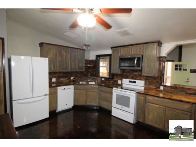 Photo - 2809 Connell St