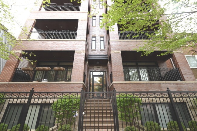 Building Photo - 2848 N Sheffield Ave Unit 2N