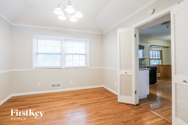 Photo - 9827 Mission Rd