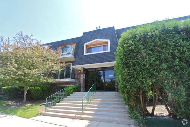 Building Photo - 3851 N Parkway Dr Unit 21D Rental
