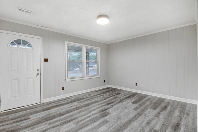 Photo - MOVE-IN READY! 3 BR, 1 BA Brick Ranch *EXCELLENT Wayne Mem. Drive Location!*