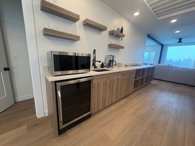 Building Photo - 220 Circle Dr Unit ID1249883P