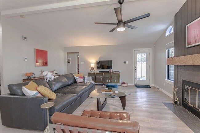 Photo - 1622 Cattle Trail