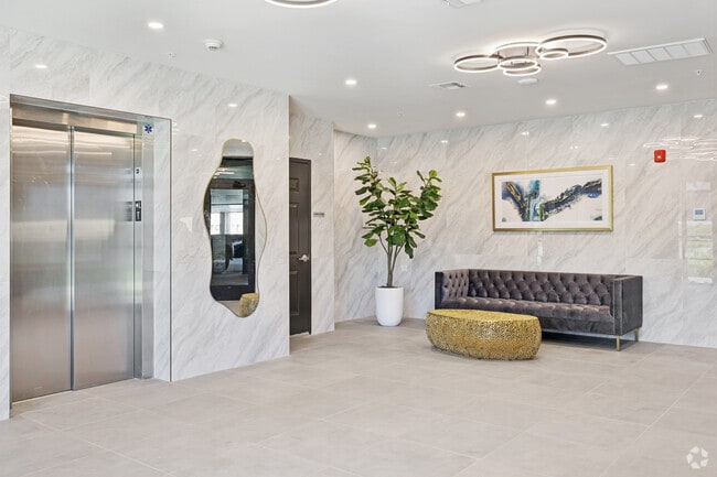 Main Lobby - Surfside Crossing