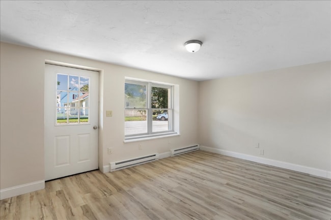 Photo - 185 N Main St Unidad 9