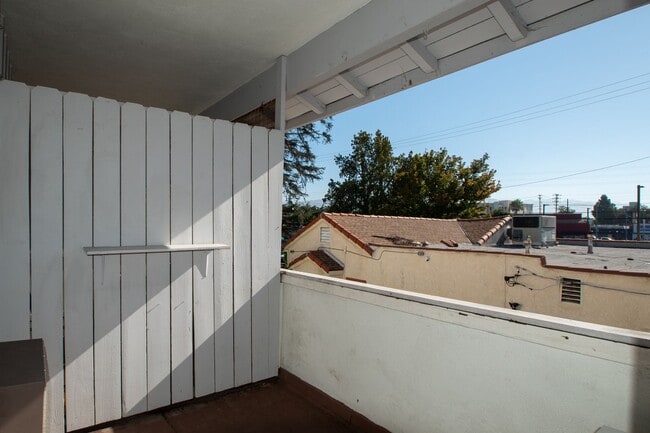 Photo - 11034-11038 La Maida Street Unit 11038.5