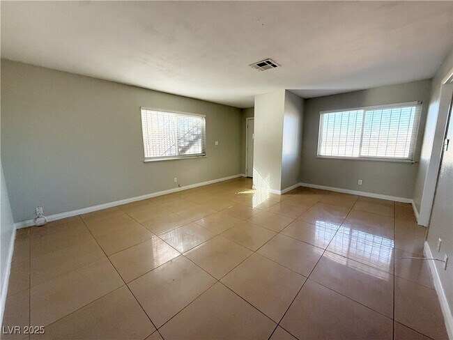 Building Photo - 2353 Exeter Dr Unit B