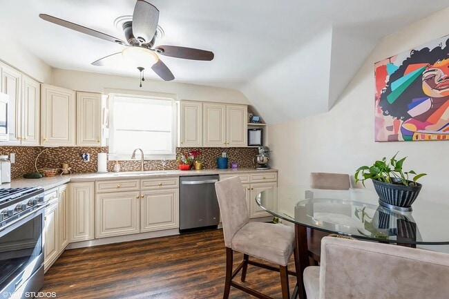 Kitchen - 4925 Walsh Ave Unit 1