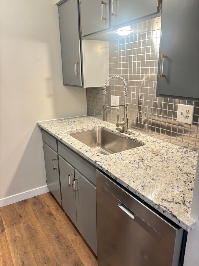 Building Photo - 404-406 S 9th Ave Rental