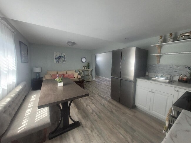 Building Photo - 40G Miriam St