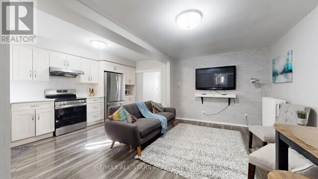 Photo - 1074 Bloor St W