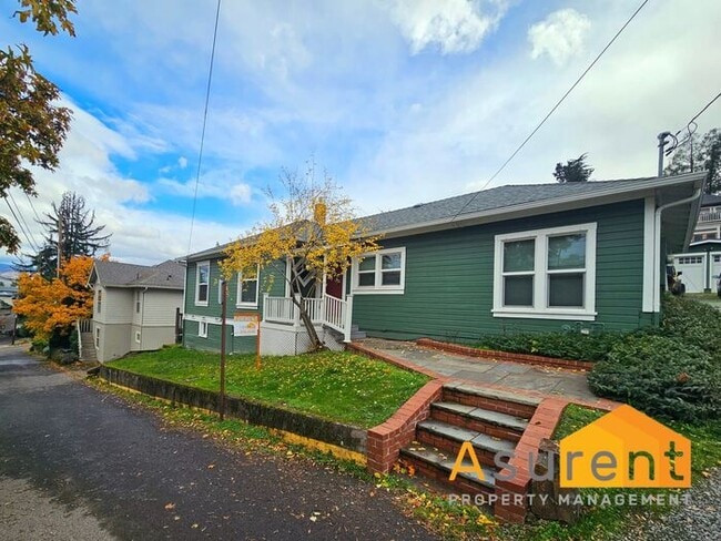 Building Photo - Charming 3-bedroom, 2-bathroom Home: Utili...