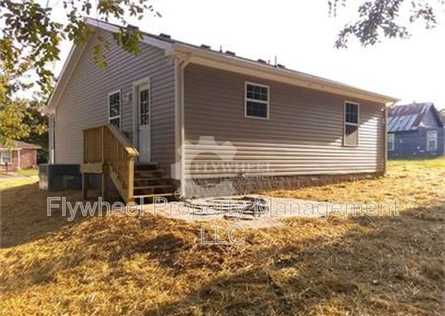 Photo - 690 19th Ave W