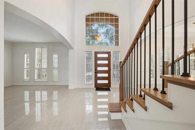 Photo - 5622 Lake Pl Dr