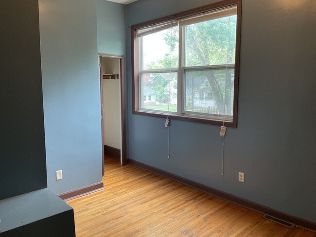 Photo - 512 Beaumont St E