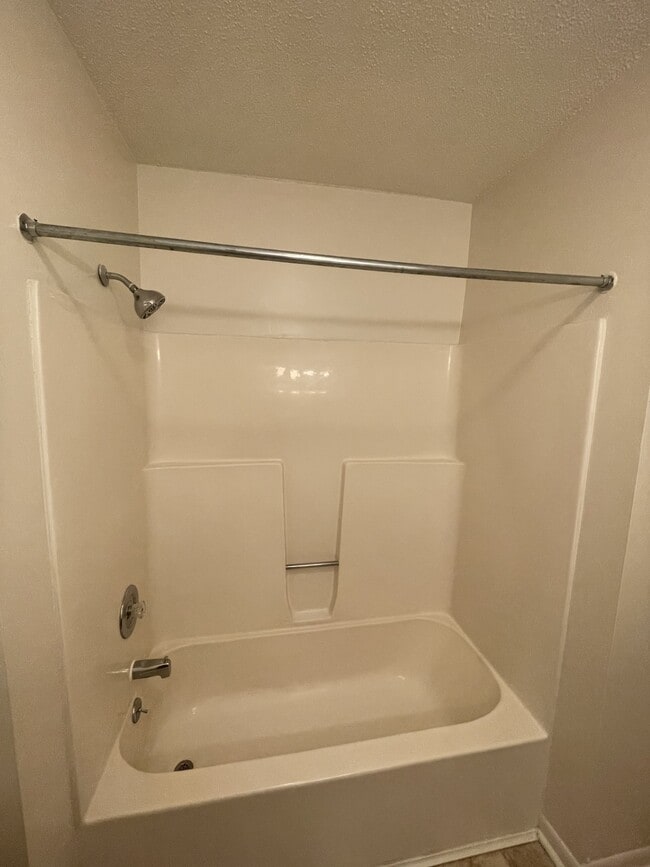 2 bedroom -Bathtub