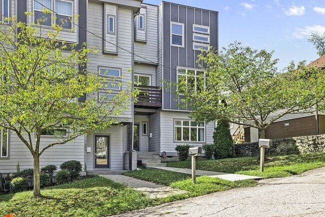 Completely furnished 4BR/2.5BA with fully ... - Completely furnished 4BR/2.5BA with fully ... House