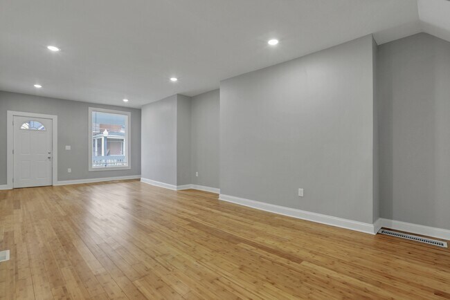 Photo - 741 E Mound St