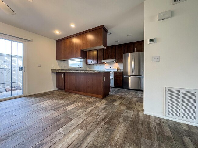 Photo - 2881 E Fairmount Ave