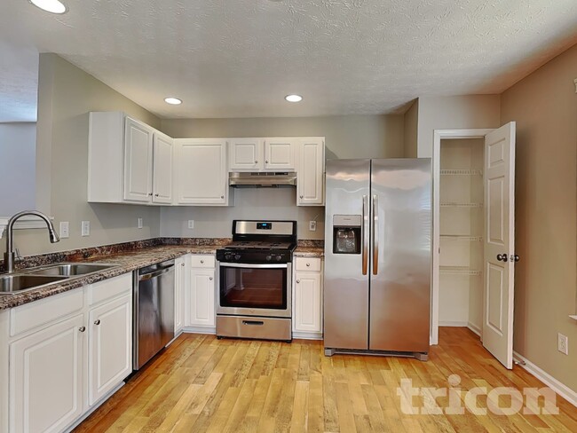 Photo - 250 Oak Grove Way