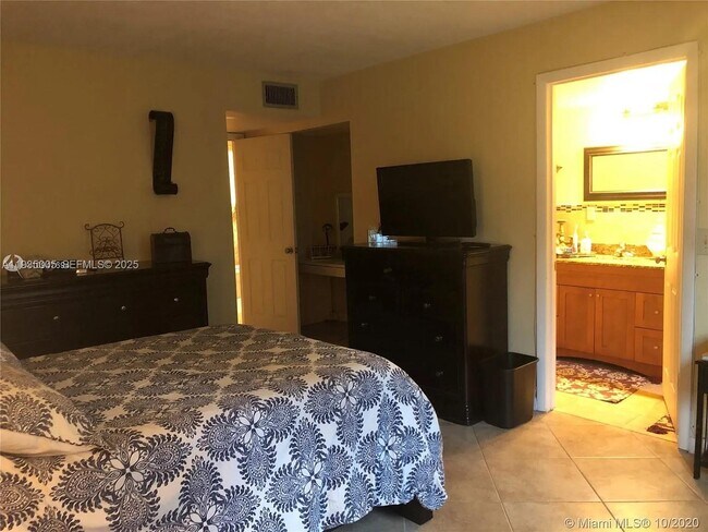 Photo - 9440 SW 8th St Unidad 402