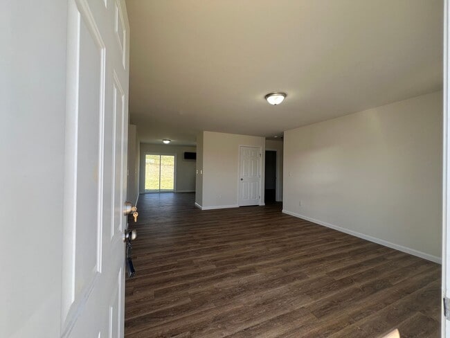 Photo - NEW 3 bed/2 bath with 1 car garage for lea... Unidad 345 Rick Road