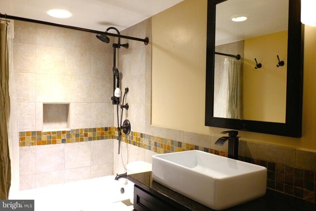 Photo - 801 N Pitt St Unidad 702