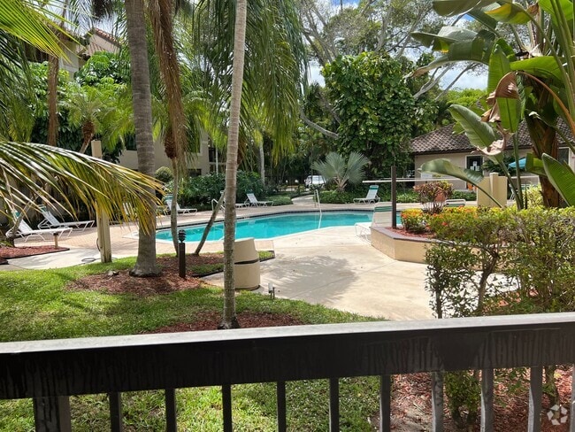 Building Photo - Remodeled First Floor Cutie! Rental