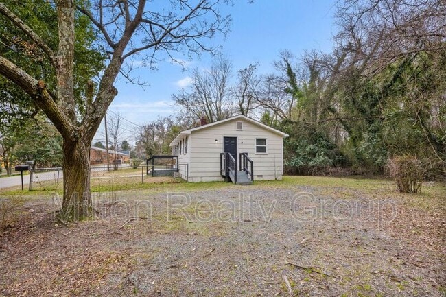 Photo - 700 Ross Rd