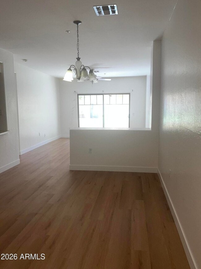 Photo - 525 N Miller Rd