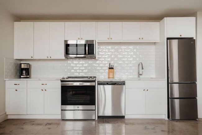 Photo - 505 E Travis St Unit ID1267122P