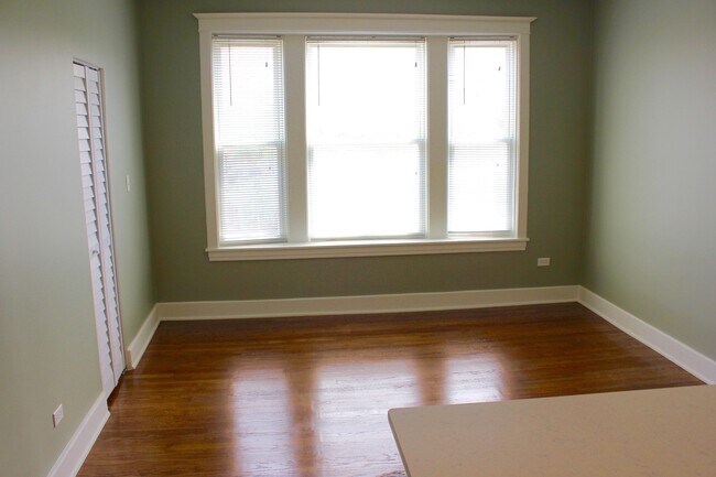 Photo - 1904 N Lawndale Ave Unidad 3N
