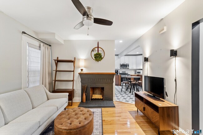 Photo - 653 Winchester Ave