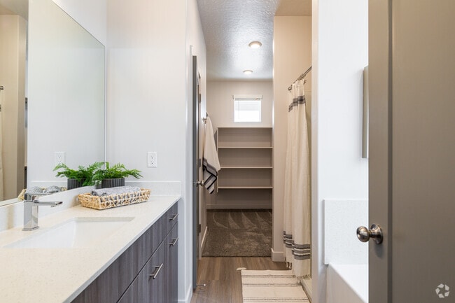 3BR, 2.5BA - 2,143SF