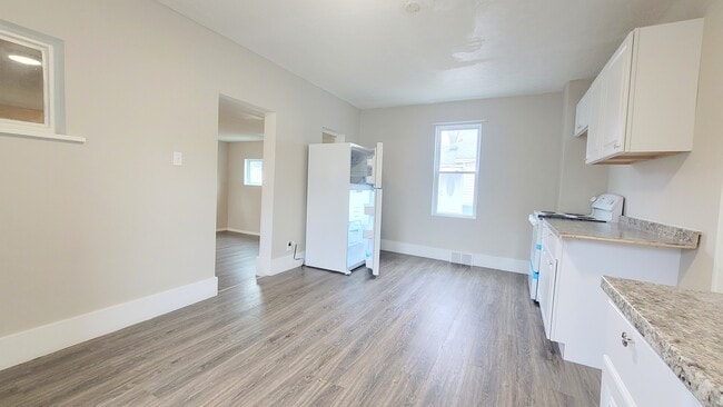 Photo - 3988 Lake Ave