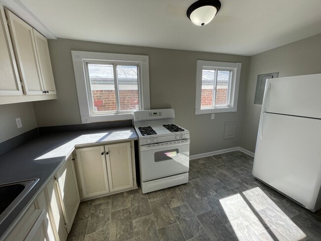 Photo - 122-122 N Hanover St Unit 122 #2