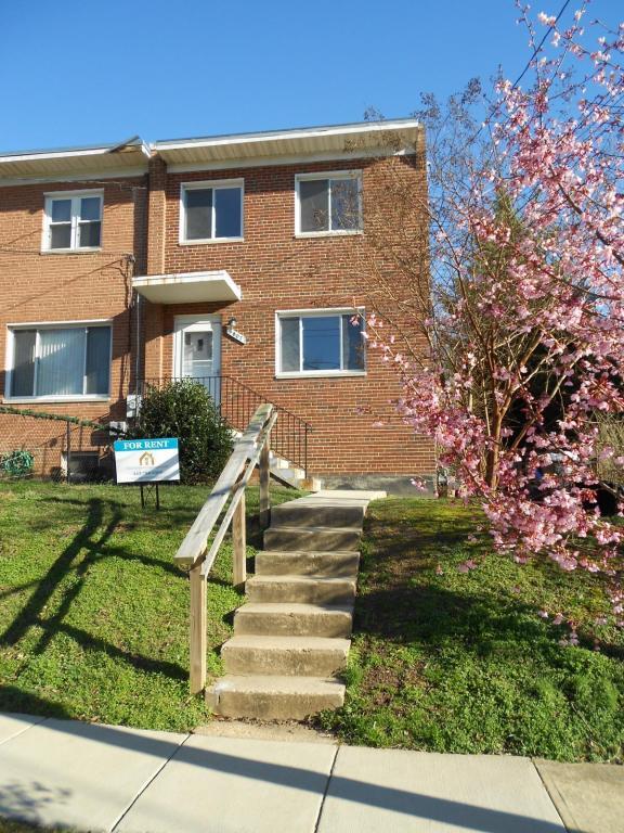 Building Photo - 5807 36th Ave Rental