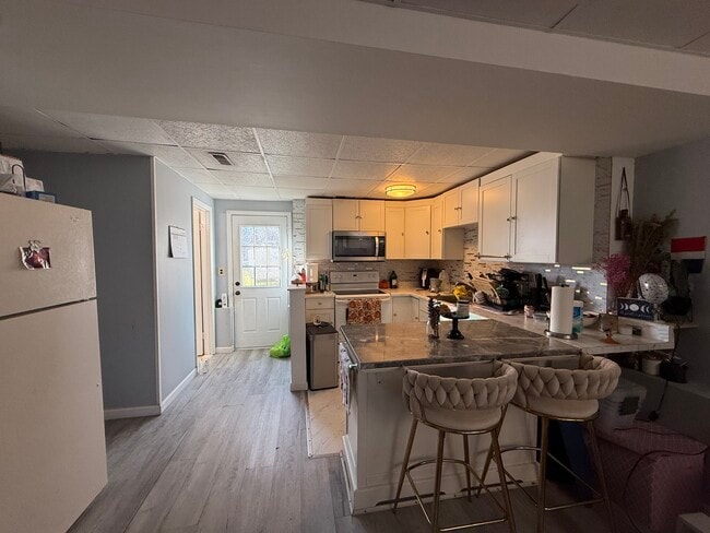 Full kitchen - 7724 Acrocomia Dr