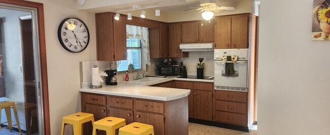 Open Kitchen for those home cooked meals! yum - 5914 Wilson Dr Rental