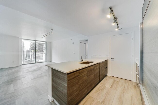 Building Photo - 1100 S Miami Ave Unit 1008