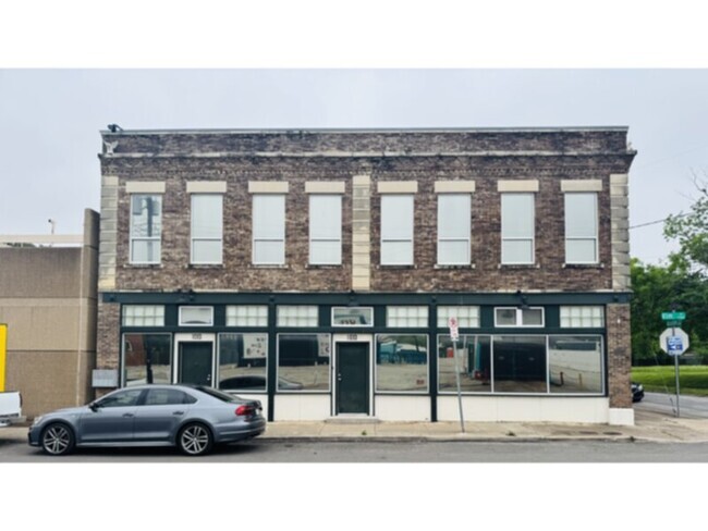 Building Photo - 4325 Elm St Rental