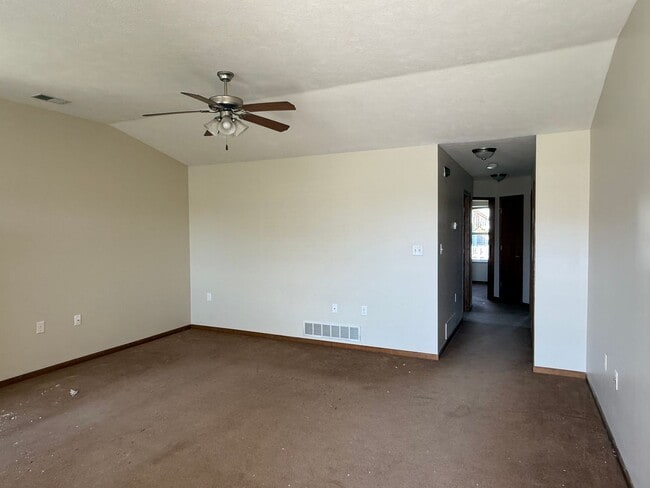 Photo - 616 Grainfield St