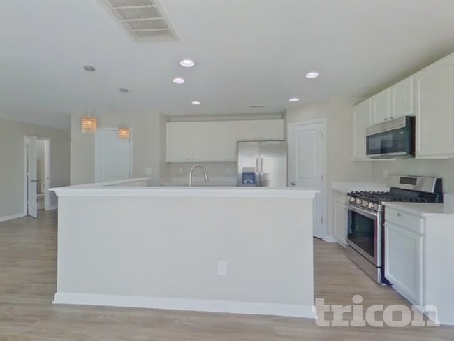 Photo - 125 Karlstad Ln