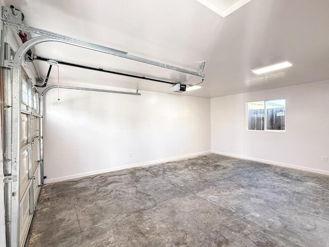 Building Photo - 2229 Pulgas Ave