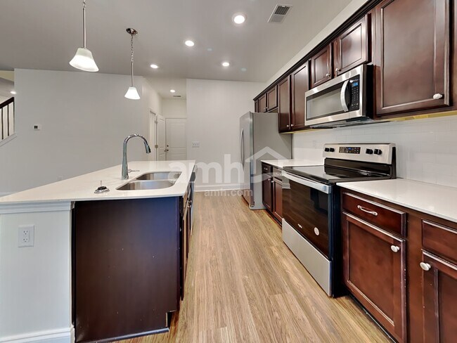 Photo - 223 S Live Oak Dr