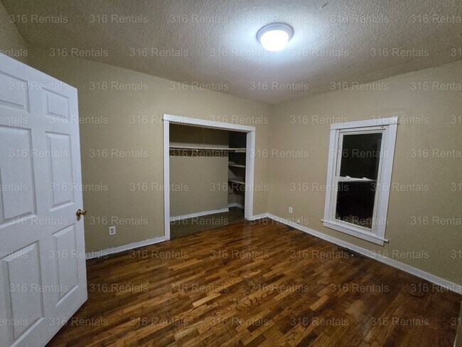 Photo - 303 W 6th St